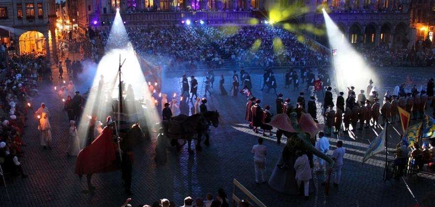 THE GUIDE TO THE FESTIVALS AT THE GRAND-PLACE IN BRUSSELS IN MAY