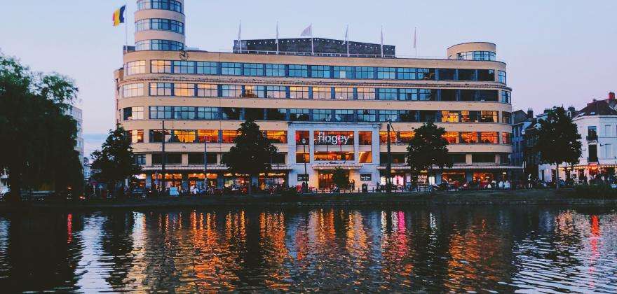 Episode 9 - My little trips to the heart of Brussels - by Marc L. | Flagey and its liner "on air"