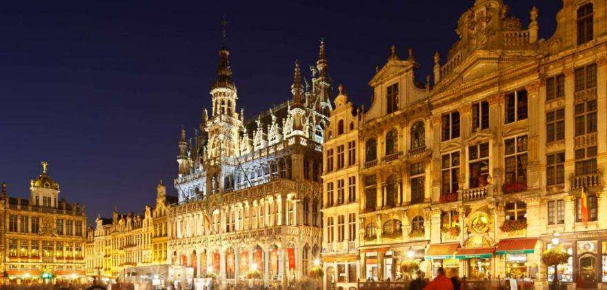 LA GRAND PLACE DE BRUXELLES A LA CARTE SE GOÛTE, SE DEGUSTE AU PLURIEL : PROLOGUE - BY MARC L.